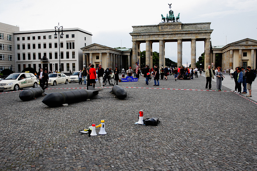 Bomben vor dem Brandenburger Tor