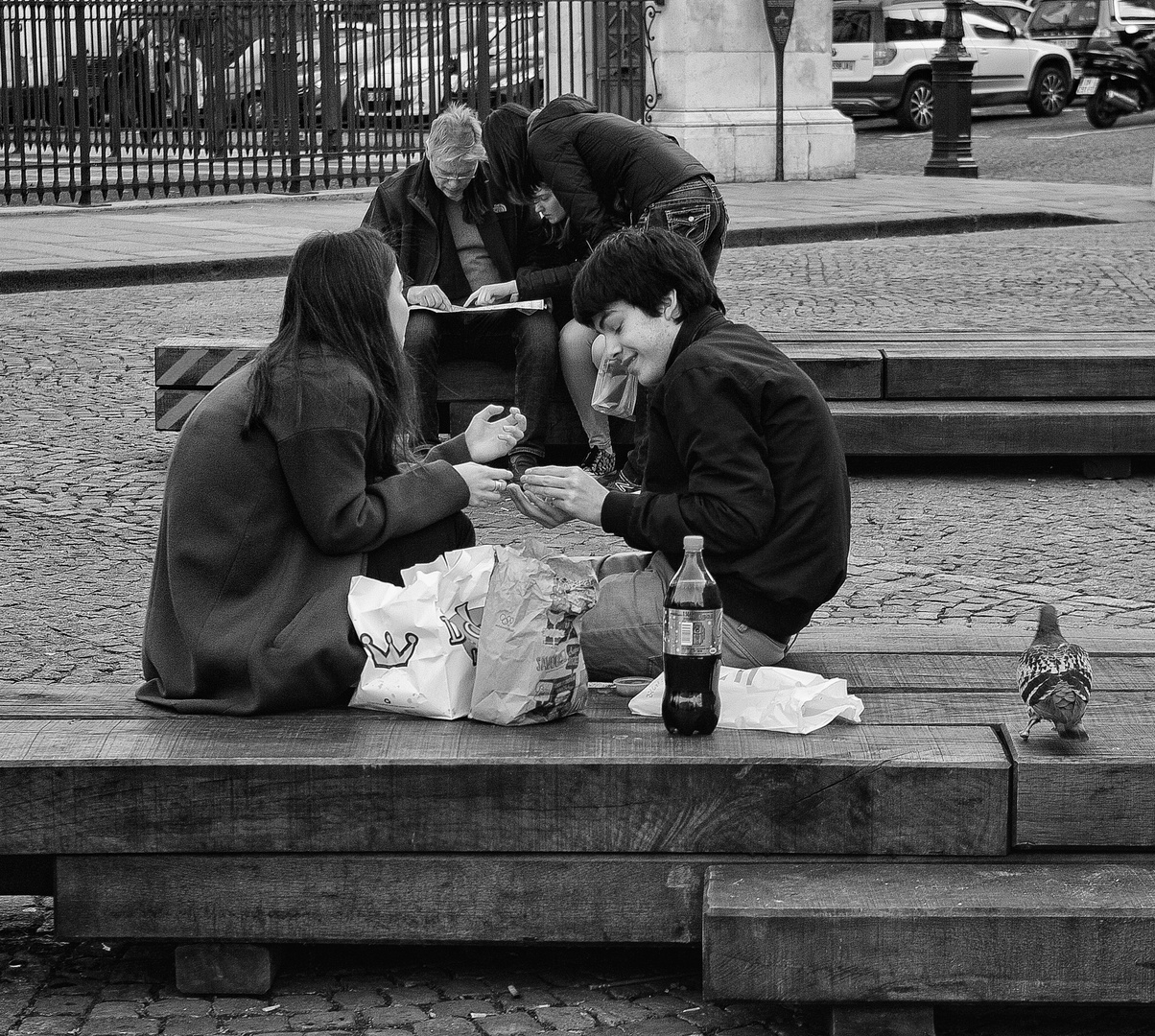 Bon app' ... dit le pigeon.