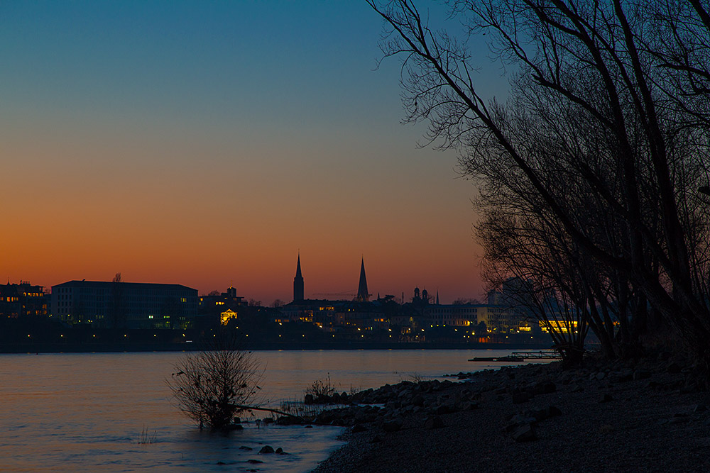 Bonn, Abendstimmung am Rhein