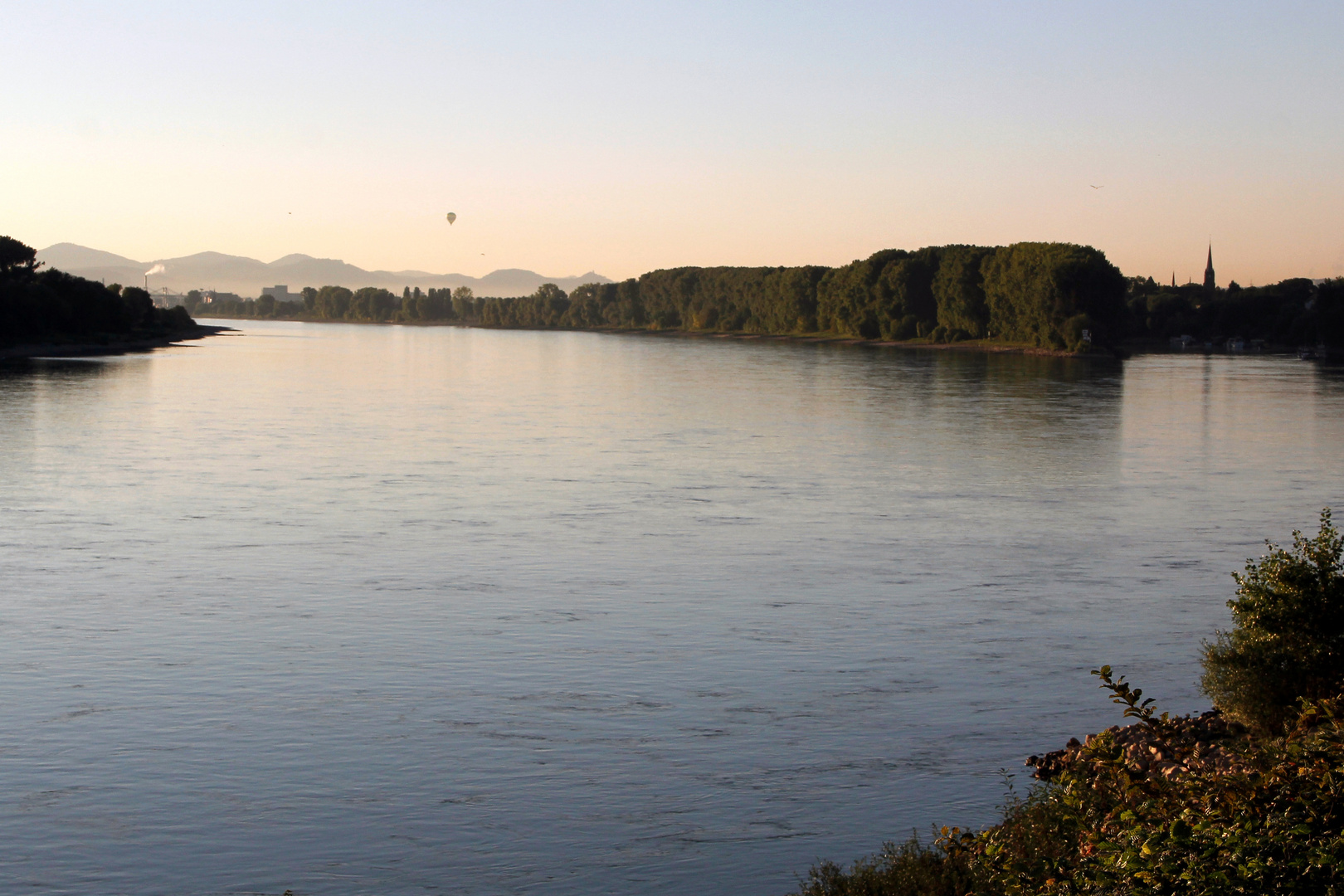 Bonn am Morgen im Sonnenaufgang