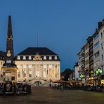 Bonn. Marktplatz mit Rathaus