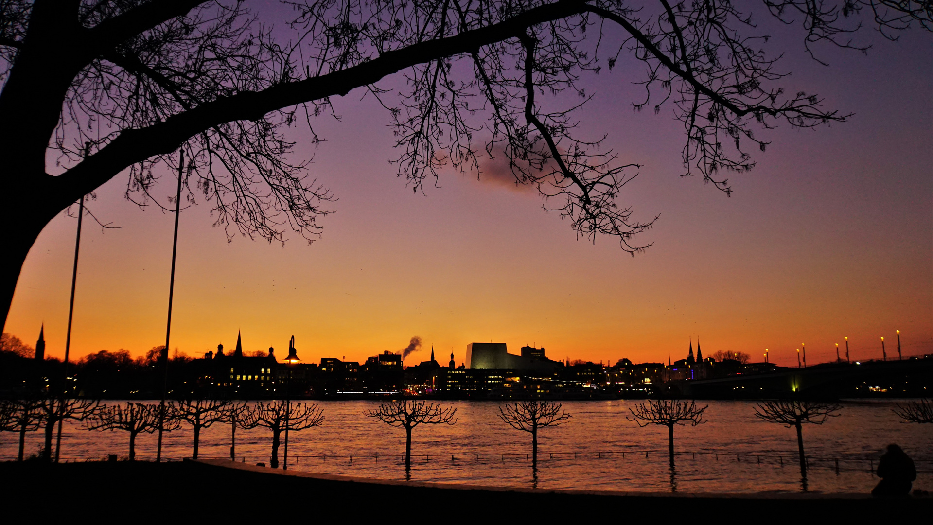 Bonn Oper und Rhein