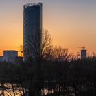 Bonn: Post Tower und Rheinaue im Sonnenuntergang