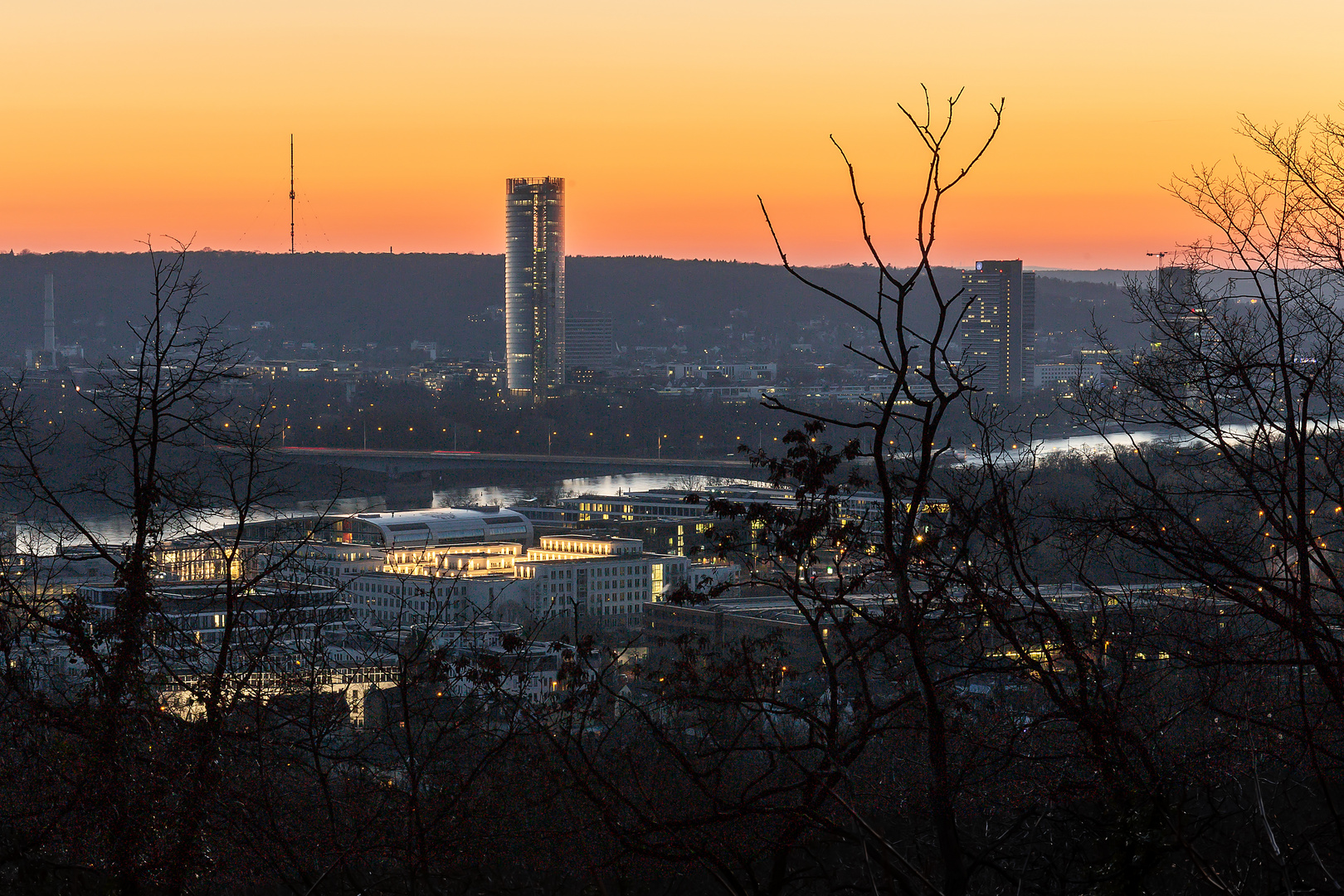 Bonn: Sonnenuntergang von der Schäl Sick über Post Tower und den Eugens