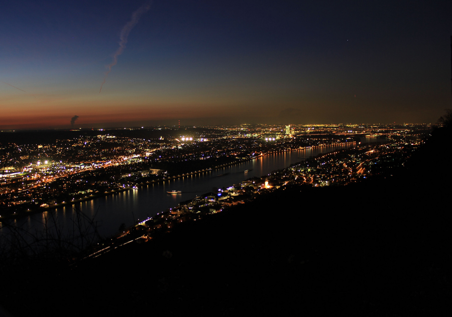 Bonn und Umgebung bei Nacht