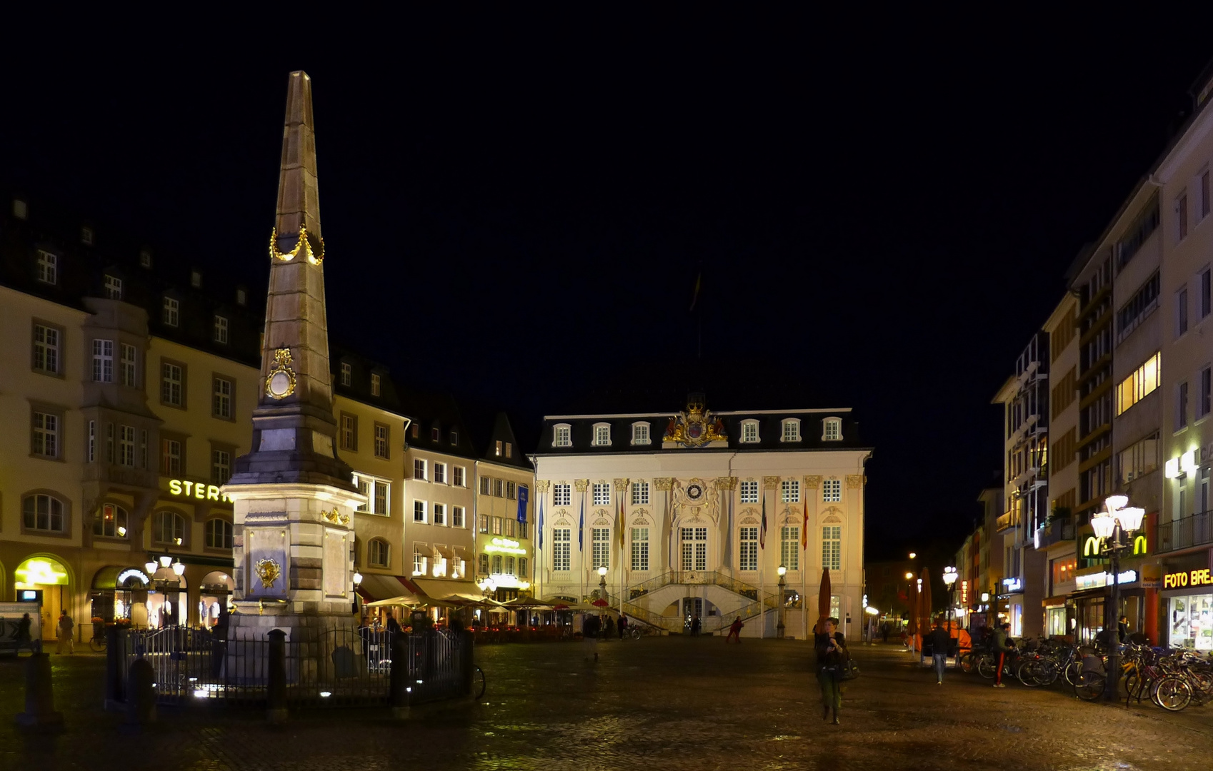 Bonner Marktplatz bei Nacht