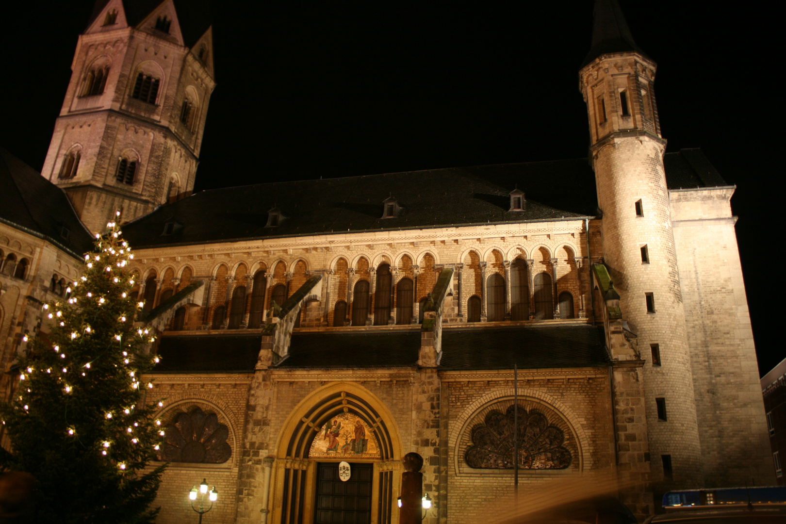 Bonner Münster bei Nacht