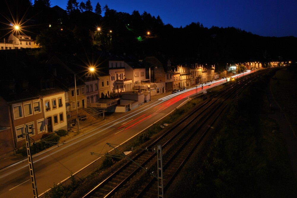 Bonner Str. in Trier bei Nacht. Öffnungszeit des Verschlusses 30 sek.