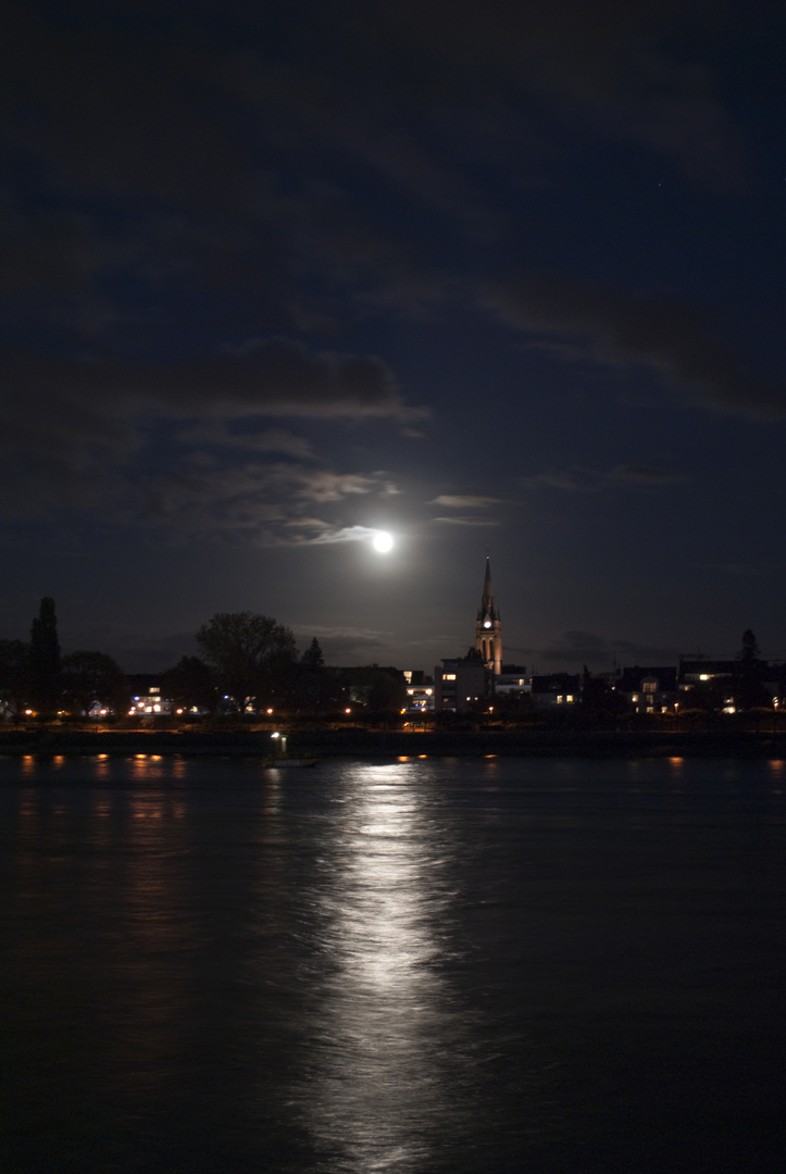 Bonn/Rhein bei Vollmond