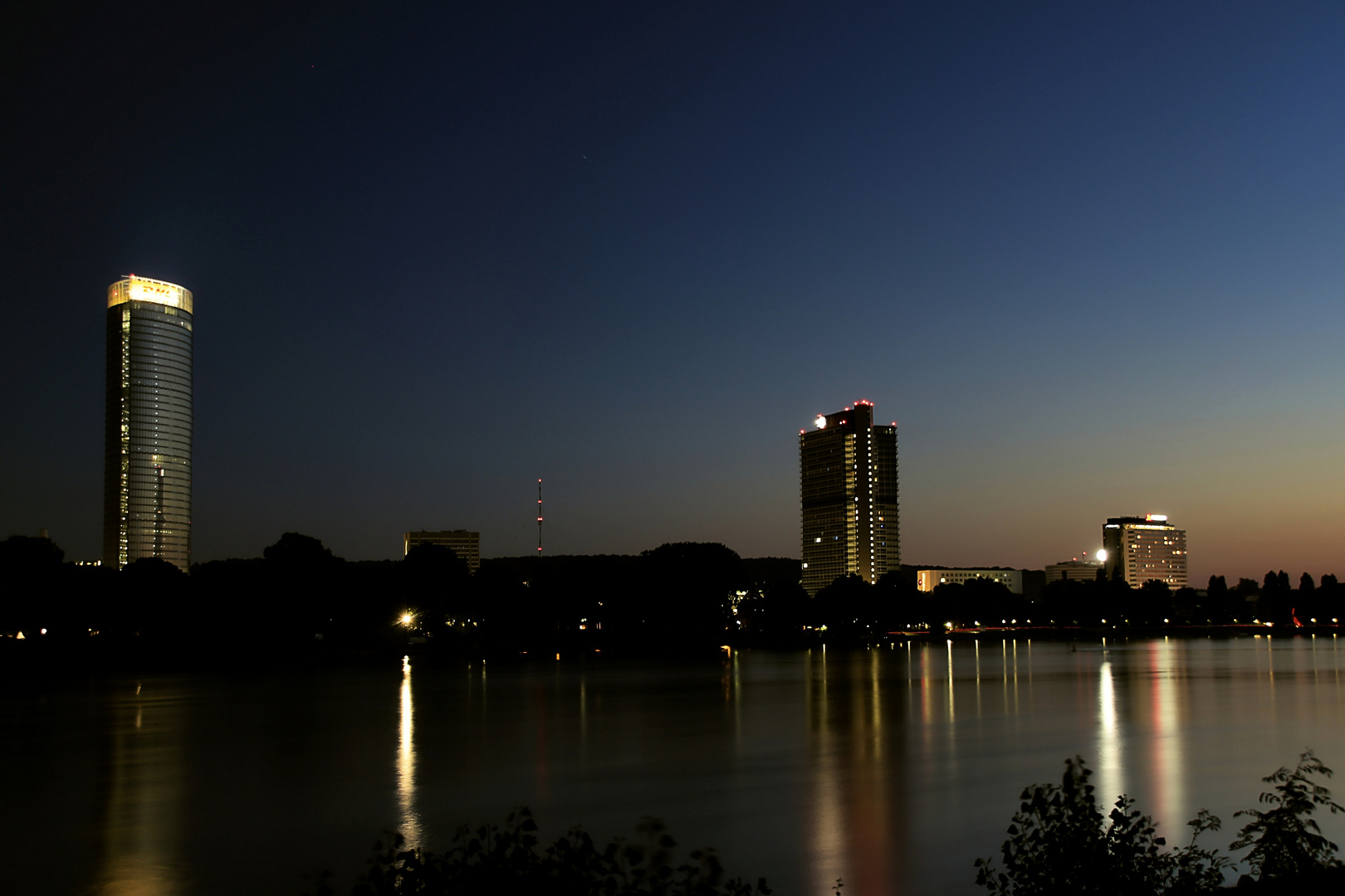 Bonn's Skyline bei Nacht