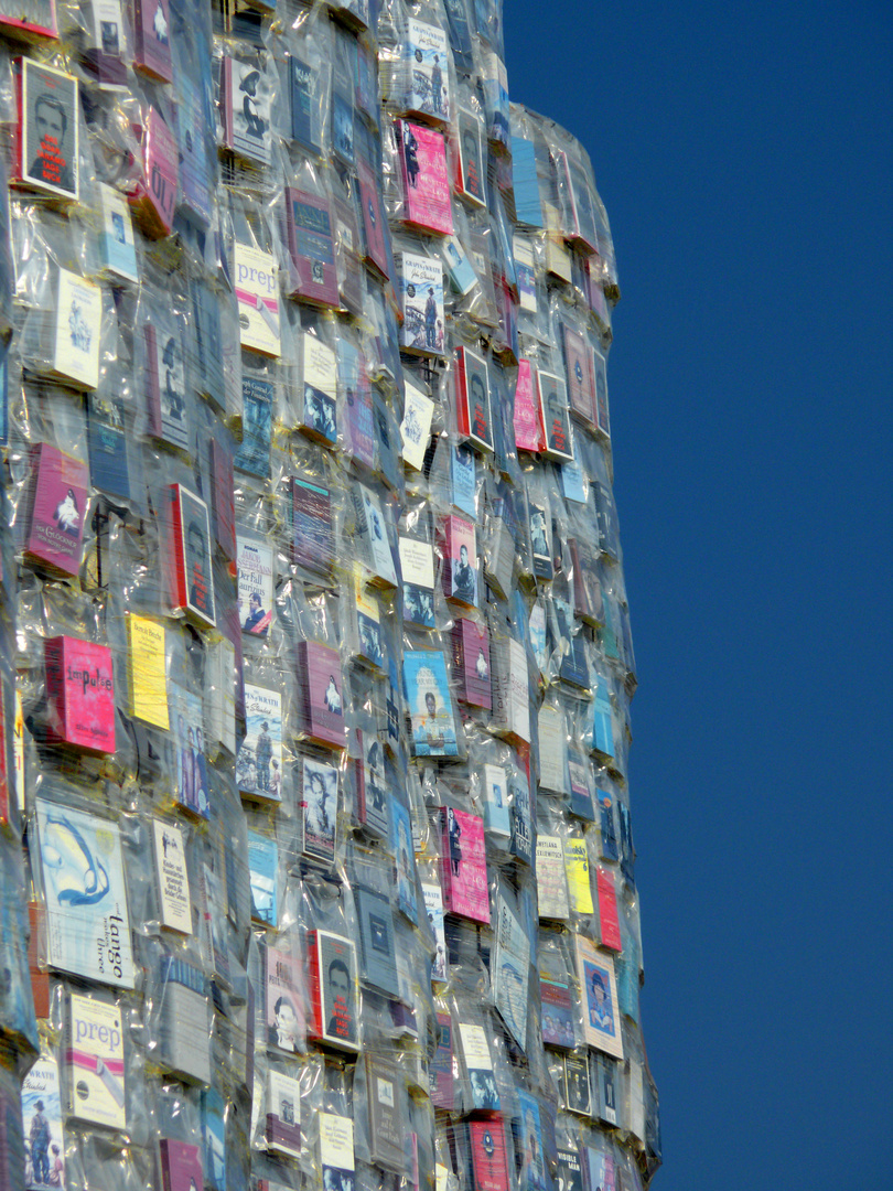 Book-Monument