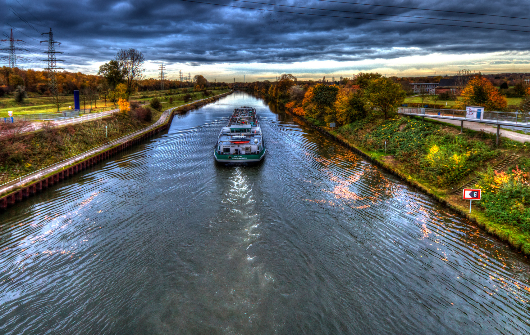 Boot am Abend auf dem Kanal