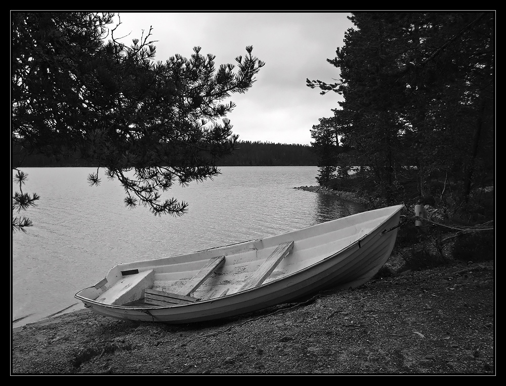 Boot am Burusjön in Schweden