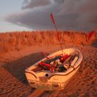 Boot am Strand bei Wetterwechsel