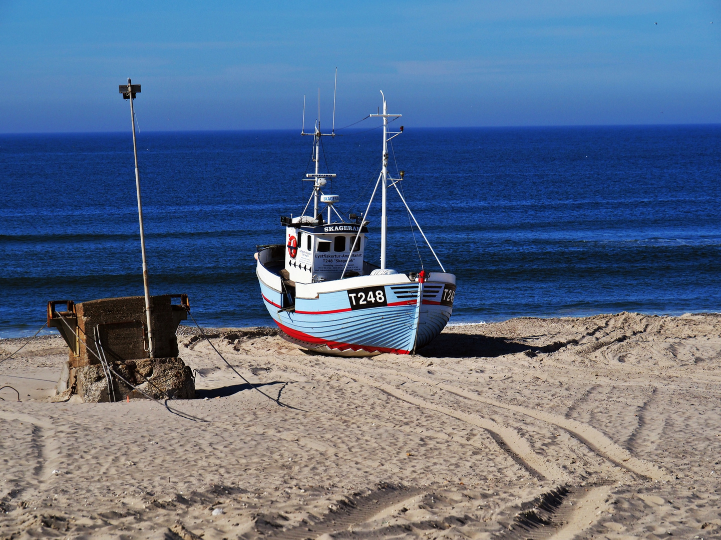 Boot am Strand von Nordwestjütland