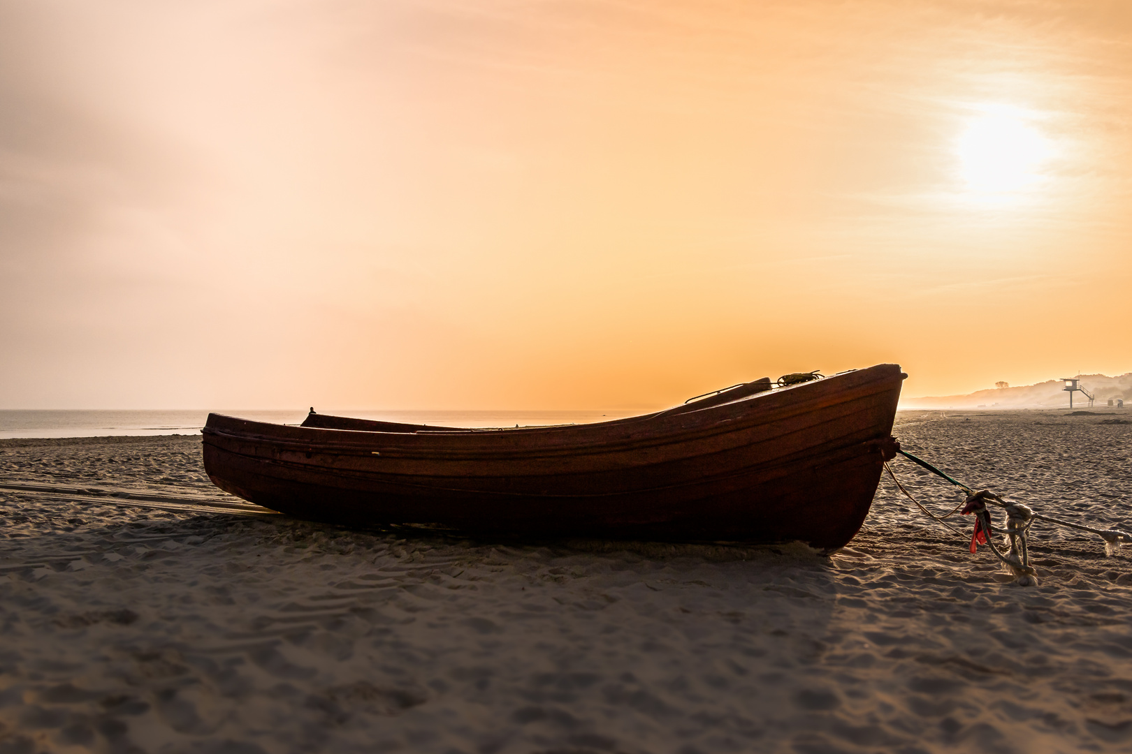 Boot am Strand zum Sonnenaufgnag