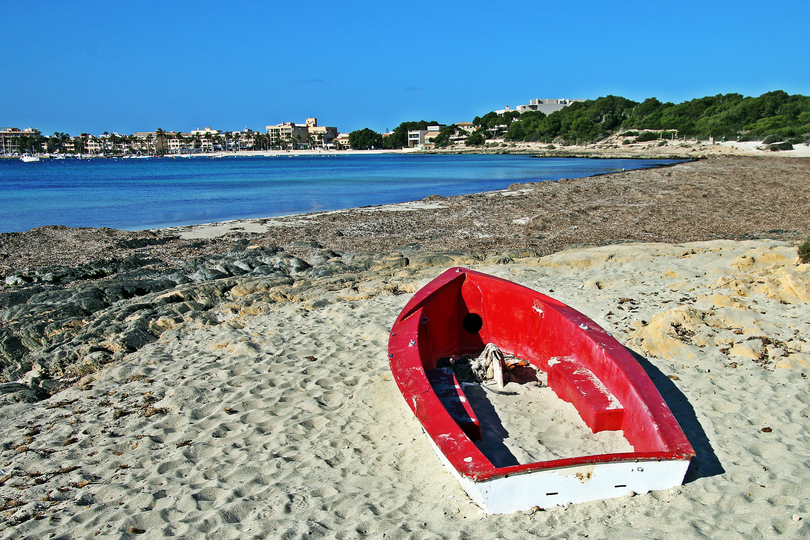 Boot auf dem Platja des Dolç