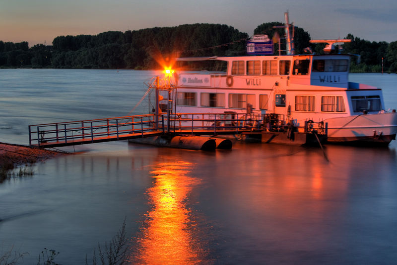 Boot auf dem Rhein - HDR