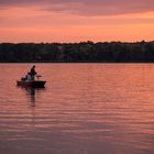 Boot auf dem Tegeler See im Abendrot