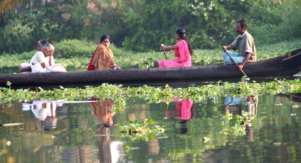 BOOT FUENF - REISETIPPS Kerala Rundreise - Reload Fuenf in einem Boot -