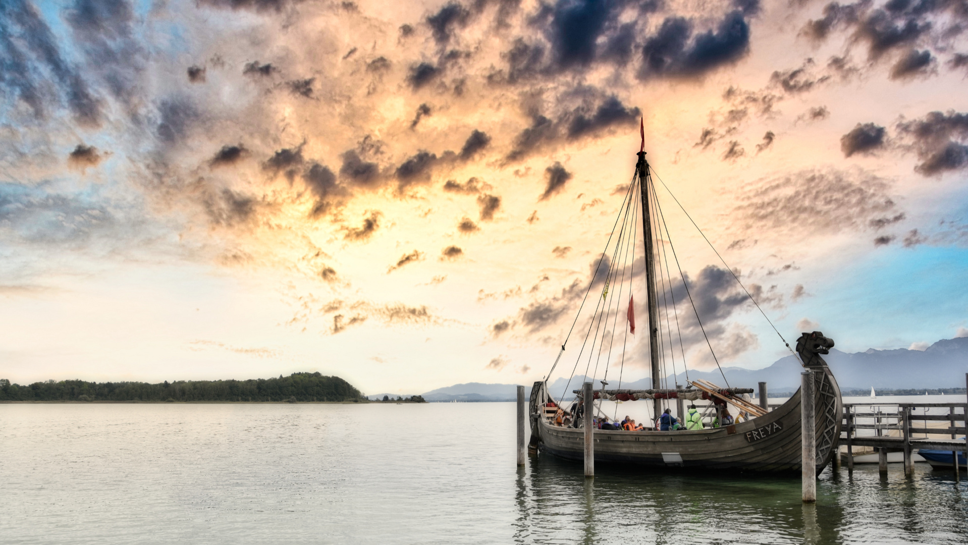 Boot im Abendlicht