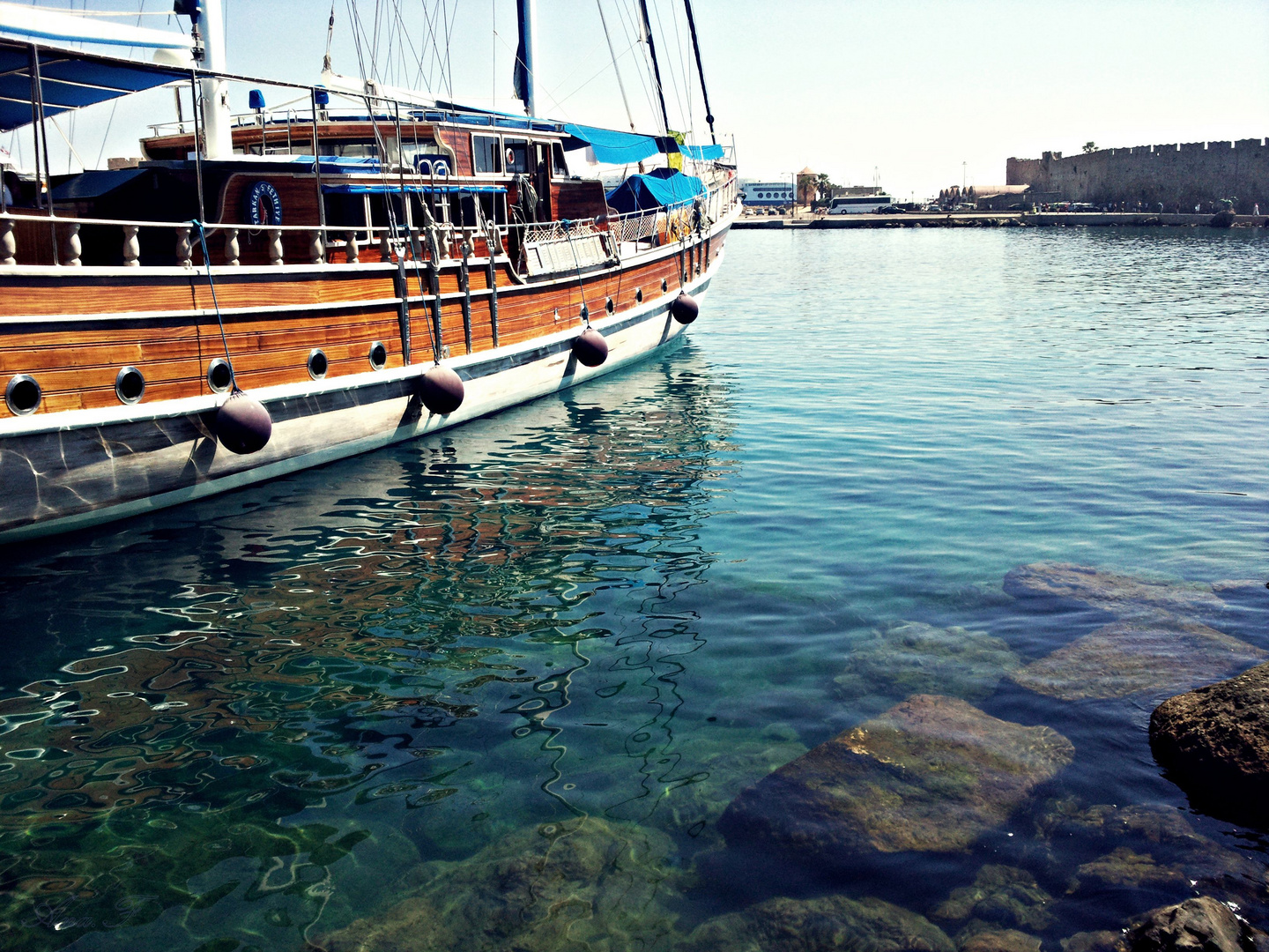 Boot im Hafen von Rhodos