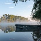 Boot im Morgennebel