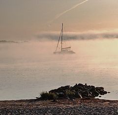 Boot im Nebel