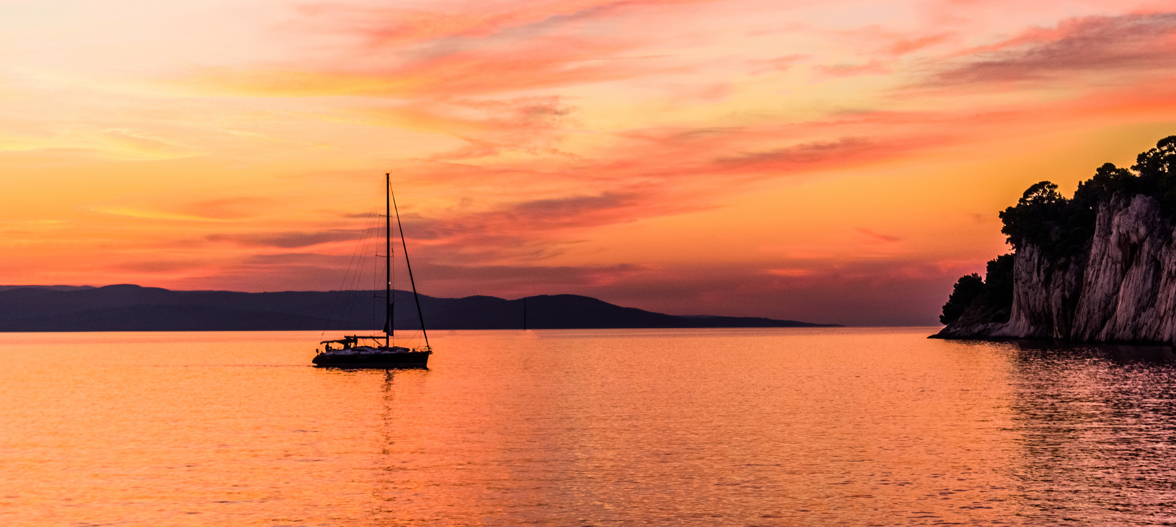 Boot im Sonnenuntergang