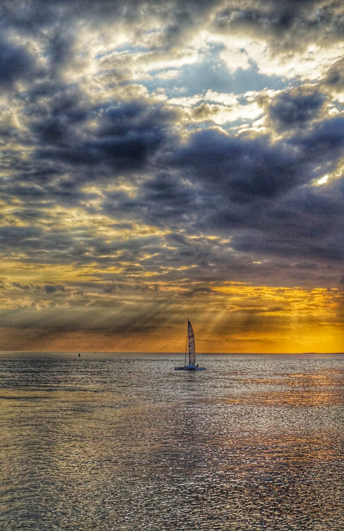 Boot im Sonnenuntergang 