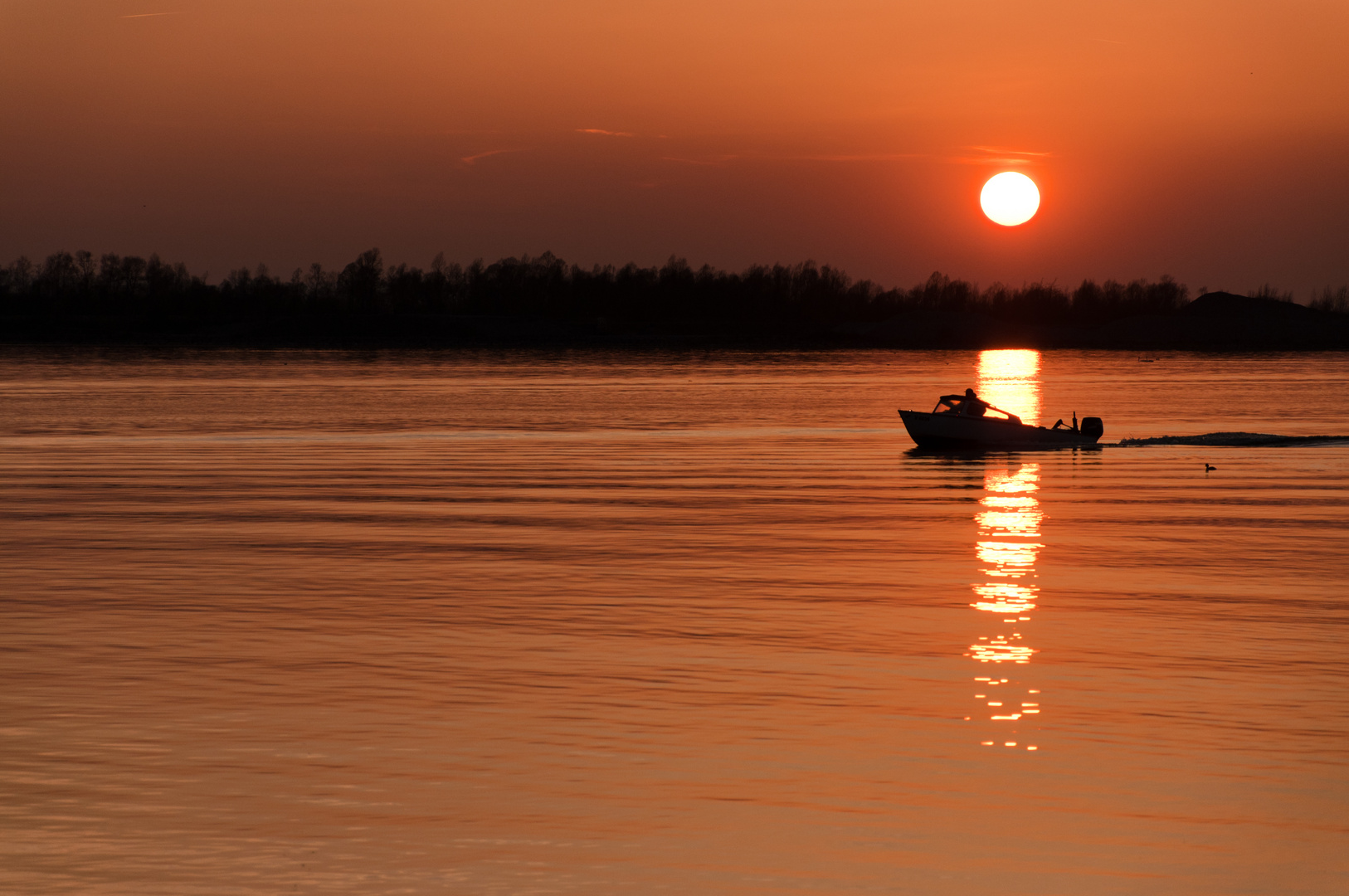 Boot im Sonnenuntergang