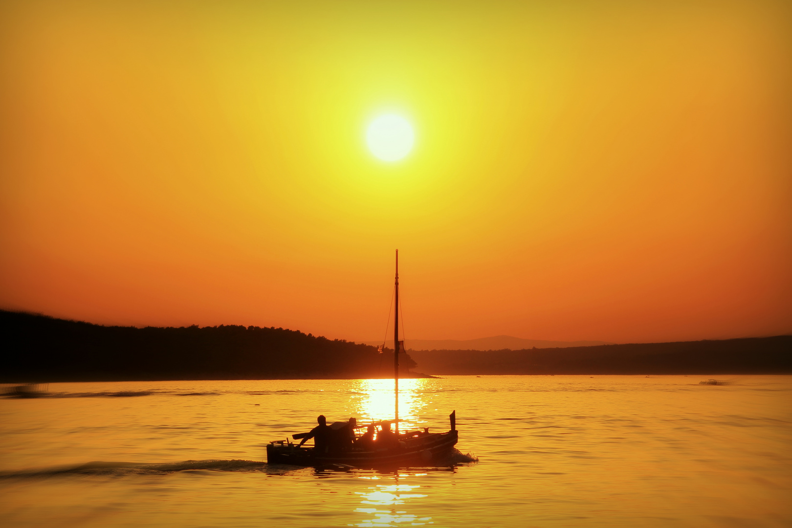 Boot im Sonnenuntergang