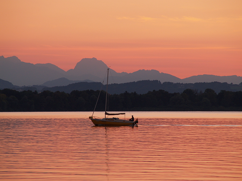 Boot im Sonnenuntergang