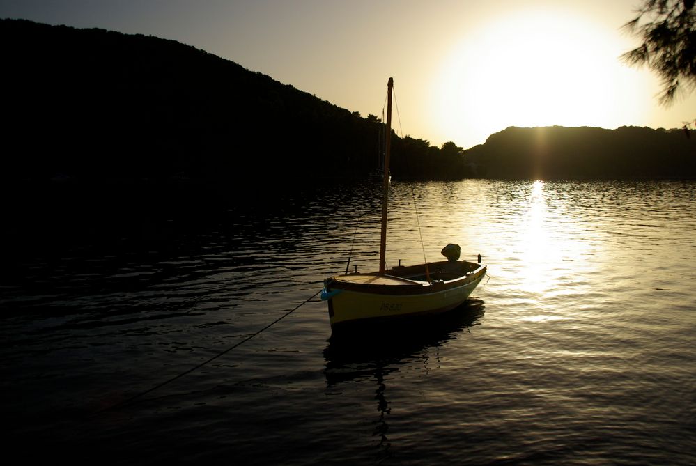 Boot im Sonnenuntergang