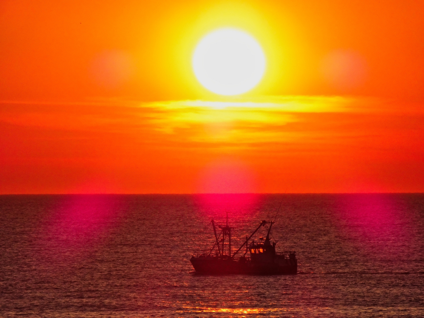 Boot im Sonnenuntergang