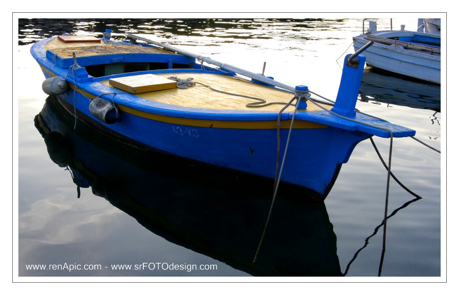 Boot im stillen Wasser