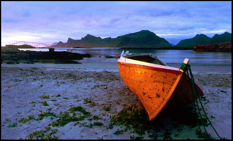 Boot in der Mitternachtssonne / Lofoten