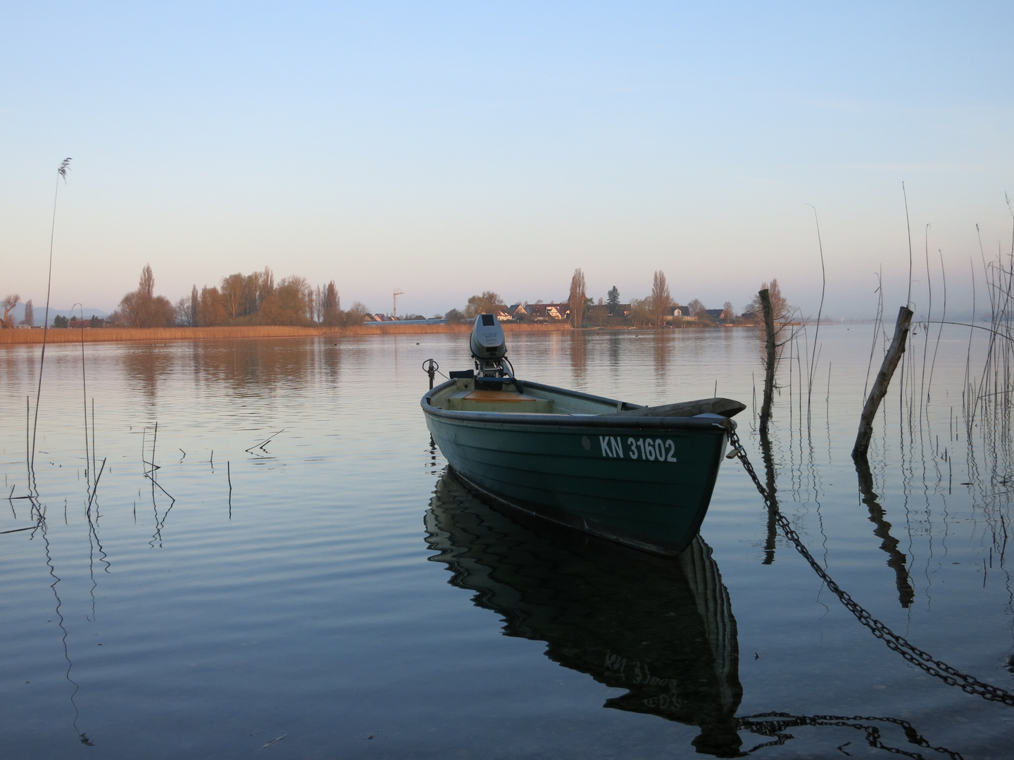 Boot in der Morgendämmerung