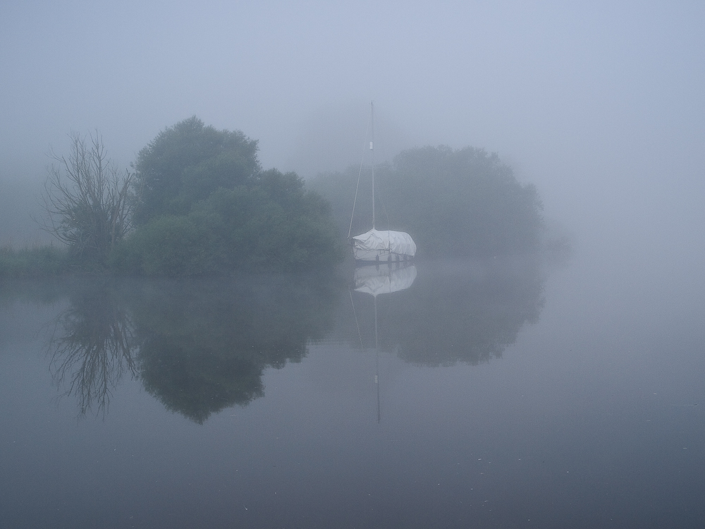 Boot in Nebel - Port-Launay