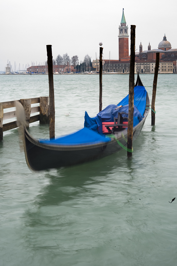 Boot in unruhiger Parkstellung - Venedig