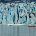 Boot vor einem Gletscher