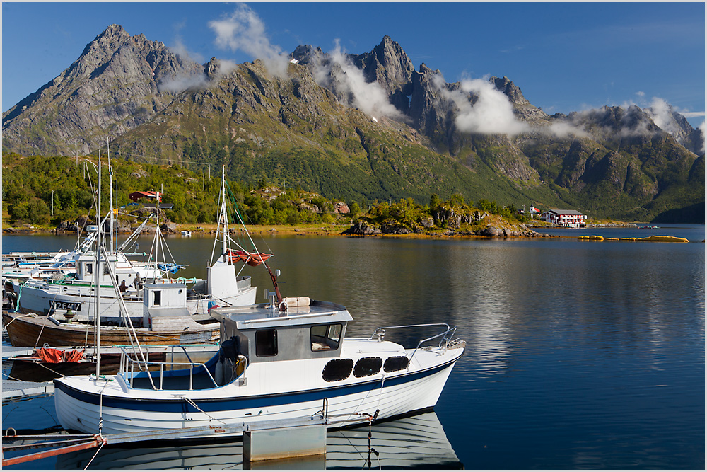 Boote am Fjord