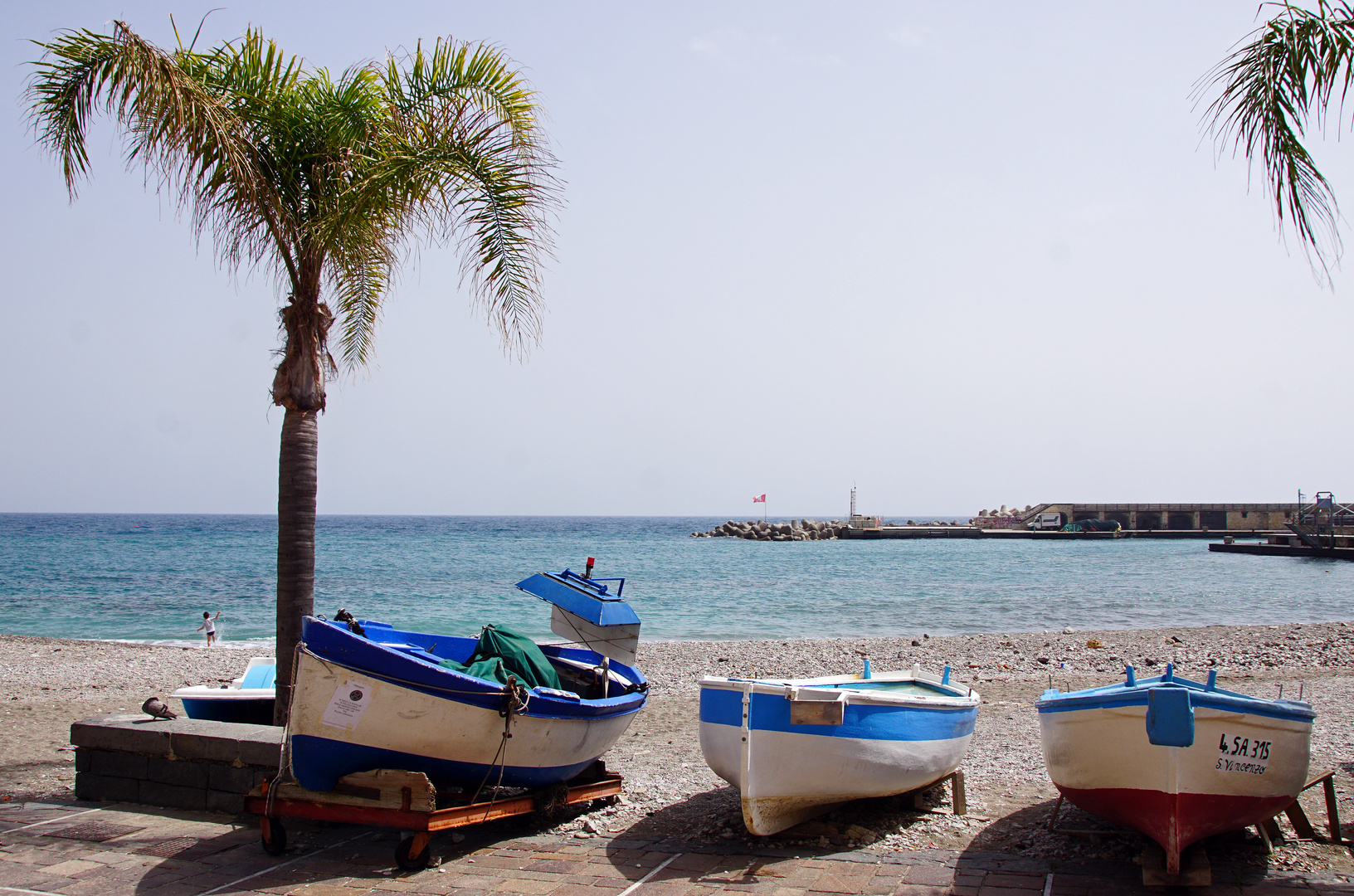 Boote am Strand von Cetara 1