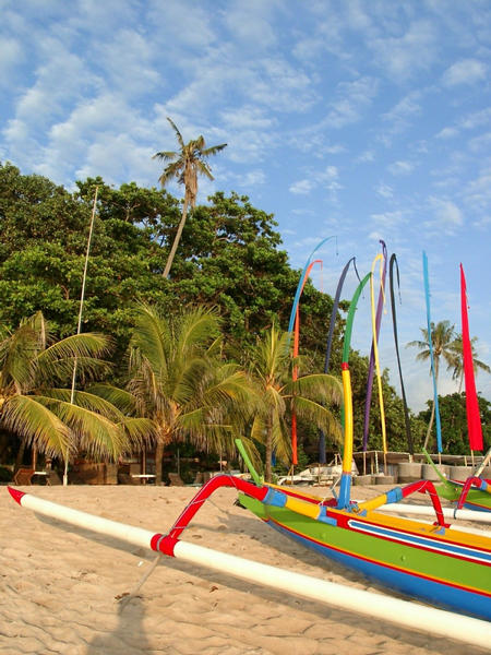 Boote am Strand von Sanur auf Bali