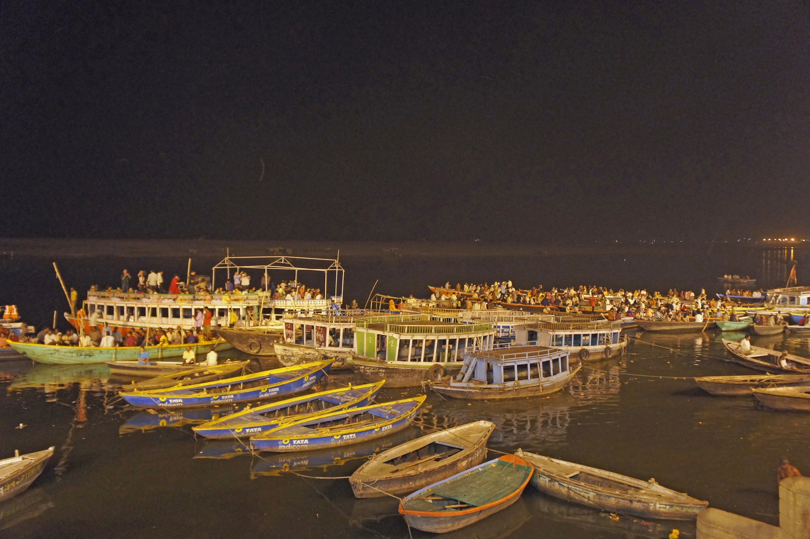 Boote auf dem Gange in Varanasi