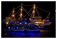 Boote auf dem Huangpu River, Shanghai