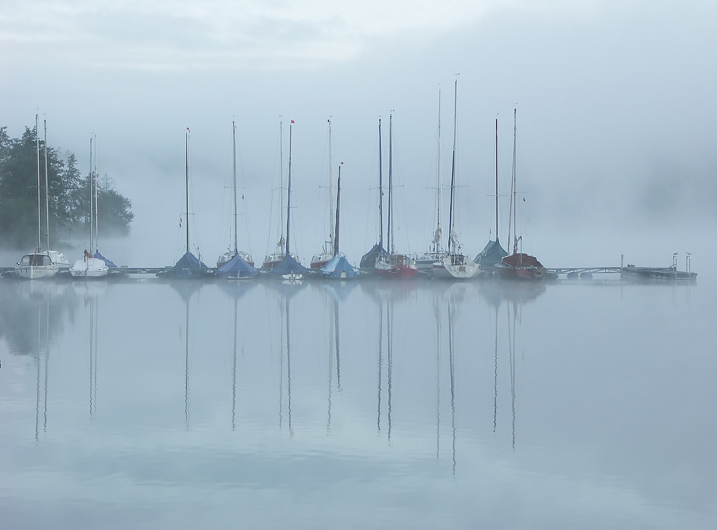 Boote auf dem Vorbecken der Sorpe