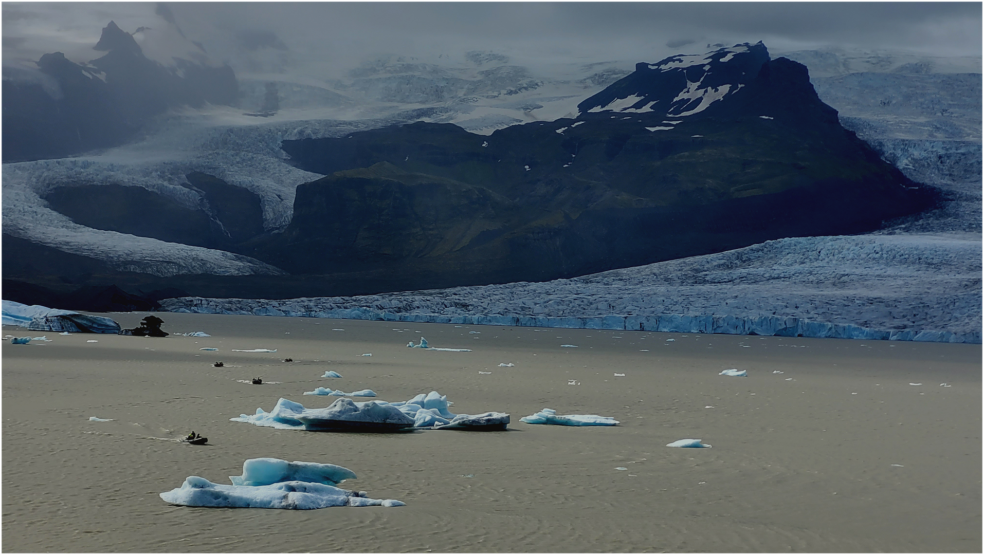 Boote auf der Lagune Fjallsárlón 