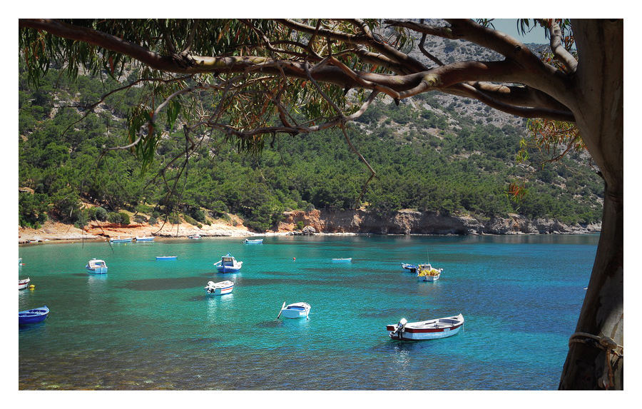 Boote auf kleine Bucht von Samos