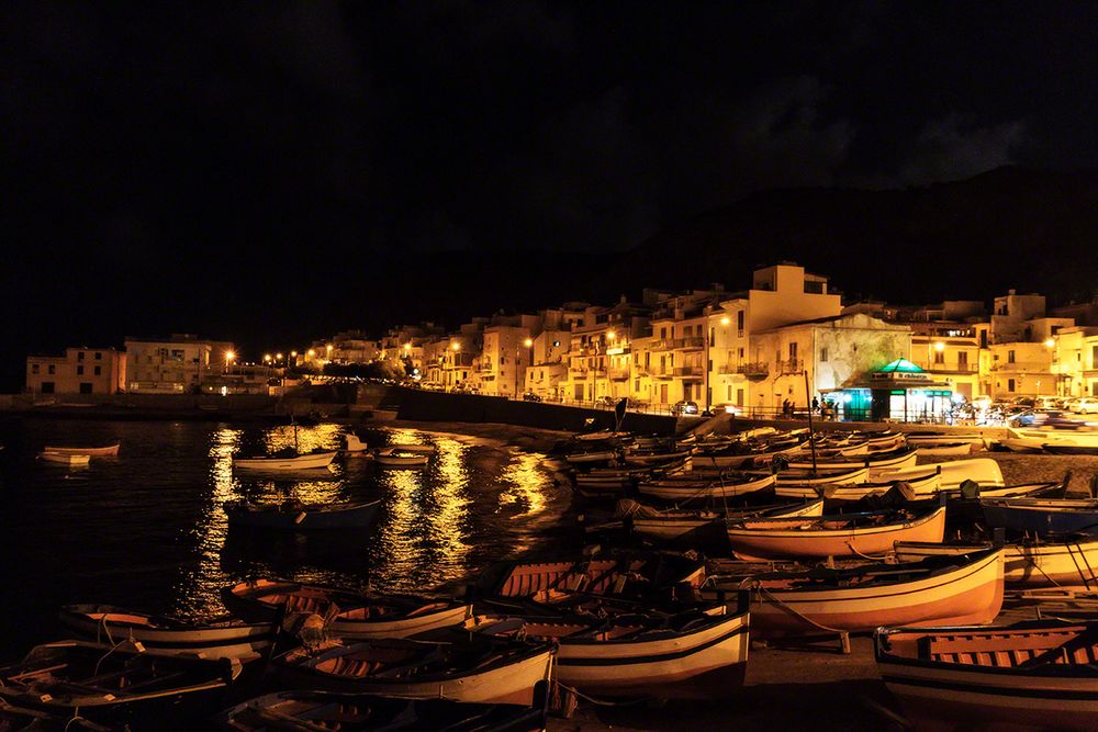 Boote bei Nacht